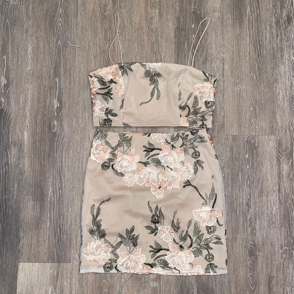 Tobi Dresses & Skirts - TOBI two piece embroider set